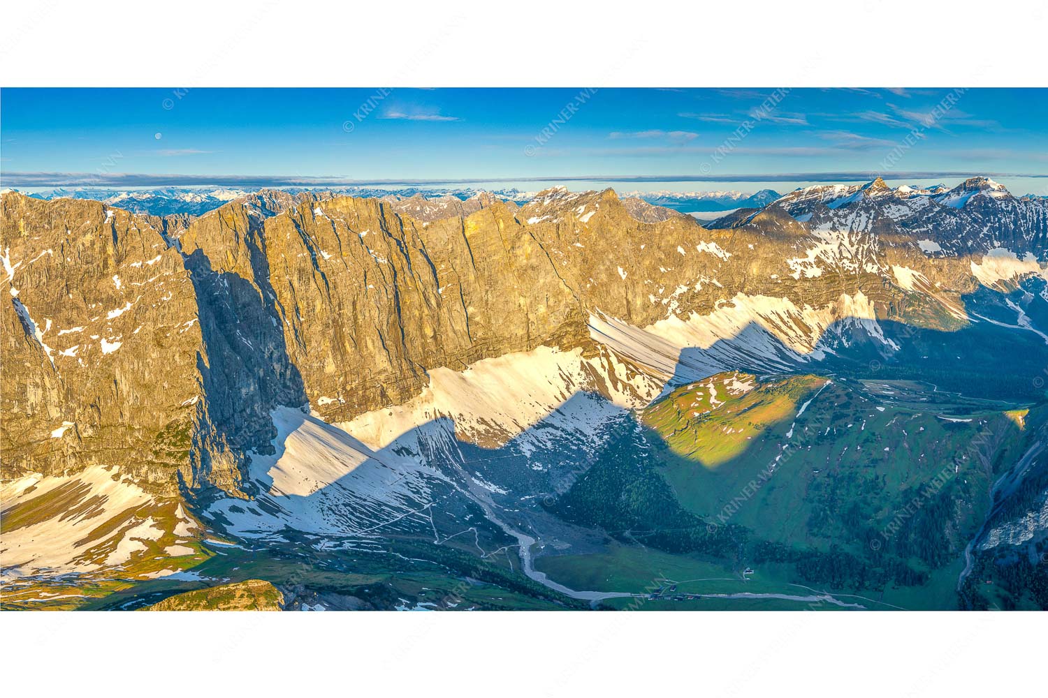 Blick in die Laliderer Nordwände im Karwendel bei Sonnenaufgang
