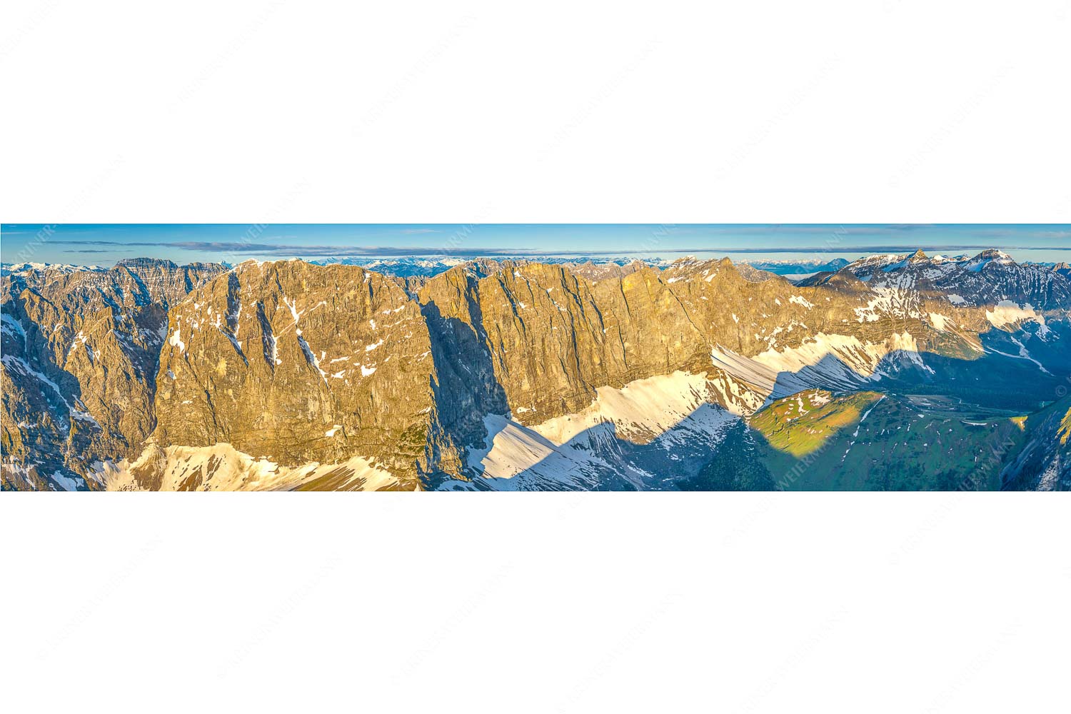 Blick in die Laliderer Nordwände im Karwendel bei Sonnenaufgang - Goldener Riegel - Seitenverhältnis 4:1 - Karwendelhauptkamm - weitere Infos unter https://www.kriner-weiermann.de
