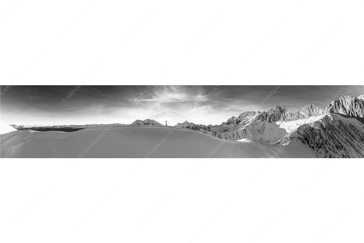 Grandiose Kulisse – Seitenverhältnis 5:1 — Winterwanderung zum Scharnitzjoch im Wetterstein Winterliche Wanderung auf der Wettersteinsüdseite