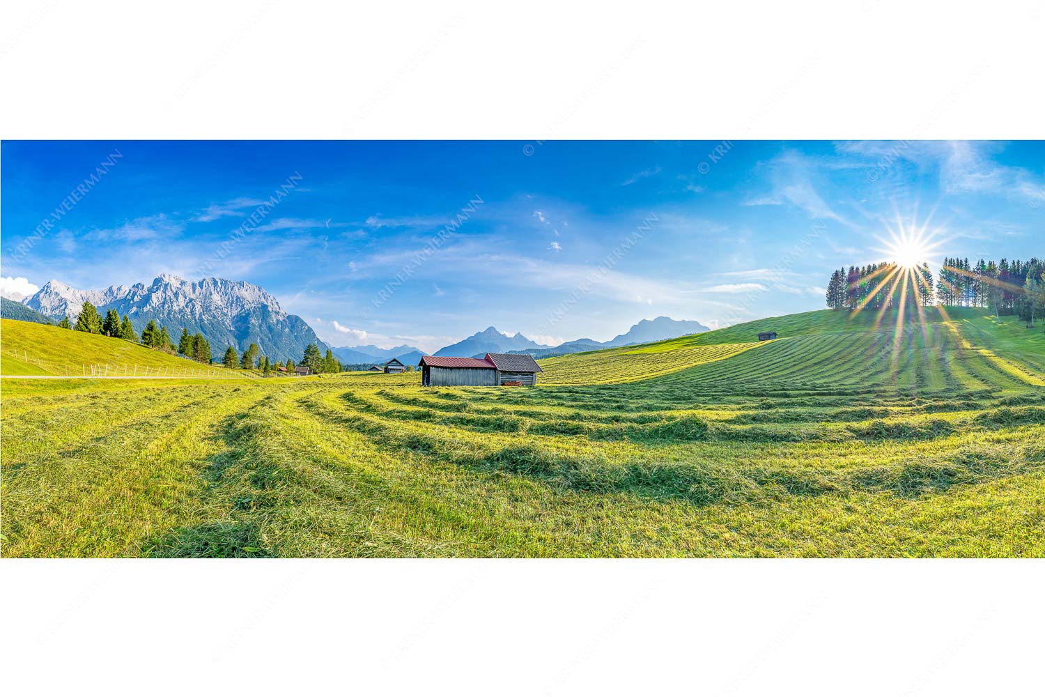 Groamat – Seitenverhältnis 2,5:1 — Heuarbeit im Werdenfelserland Gemähte Wiese am Tonihof mit Blick zum Karwendel und Wetterstein