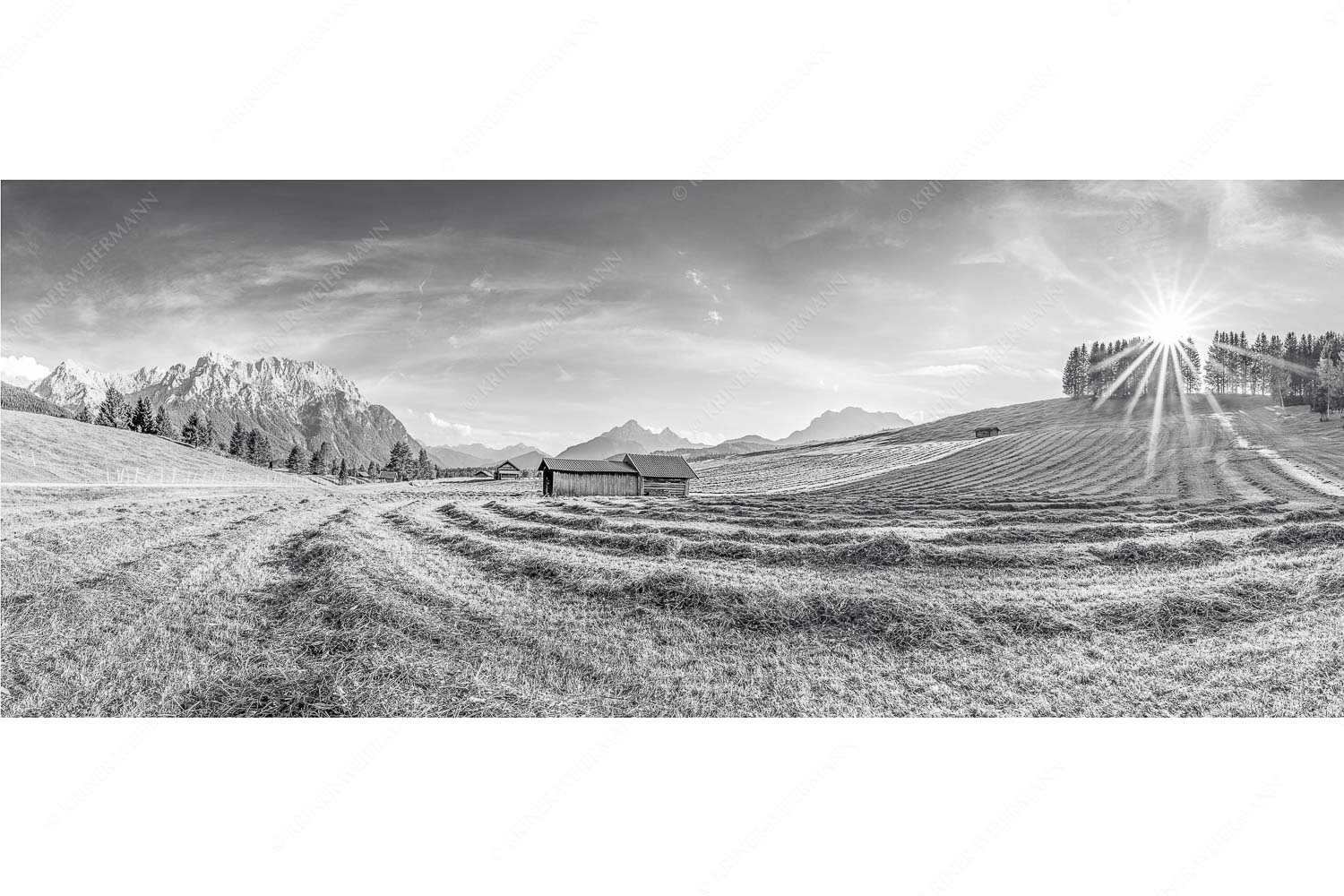 Groamat – Seitenverhältnis 2,5:1 — Heuarbeit im Werdenfelserland Gemähte Wiese am Tonihof mit Blick zum Karwendel und Wetterstein