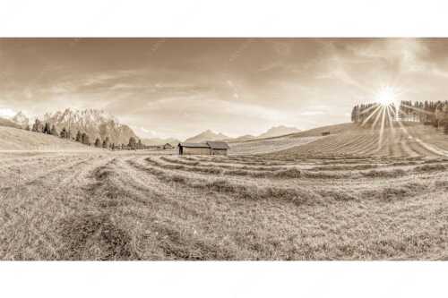 Gemähte Wiese am Tonihof mit Blick zum Karwendel und Wetterstein - Groamat - Seitenverhältnis 2:1 - Heuarbeit im Werdenfelserland - weitere Infos unter https://www.kriner-weiermann.de
