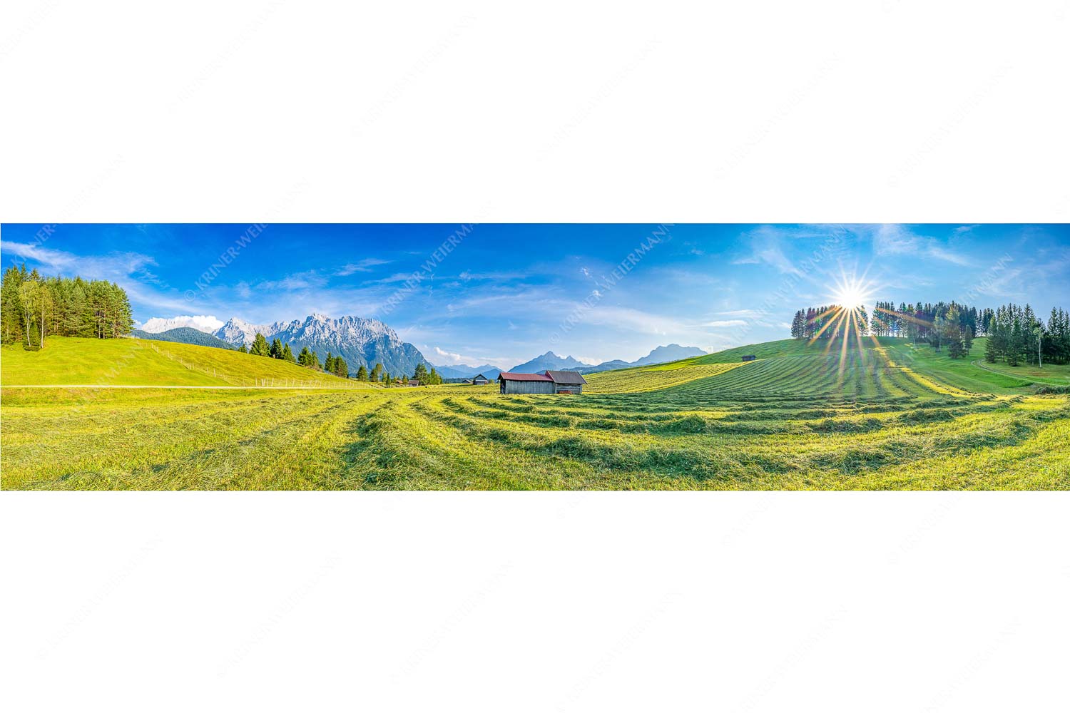 Gemähte Wiese am Tonihof mit Blick zum Karwendel und Wetterstein