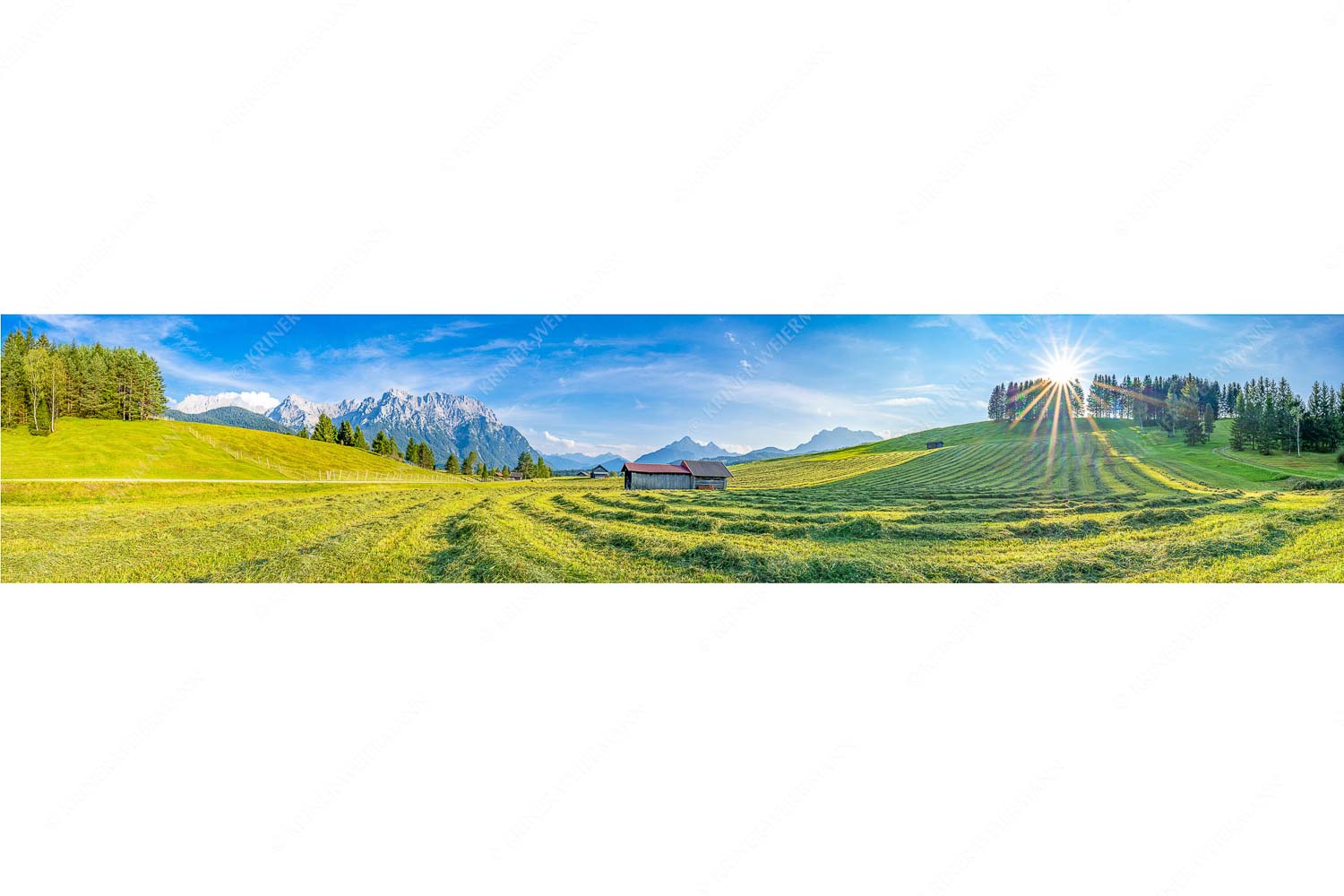 Gemähte Wiese am Tonihof mit Blick zum Karwendel und Wetterstein