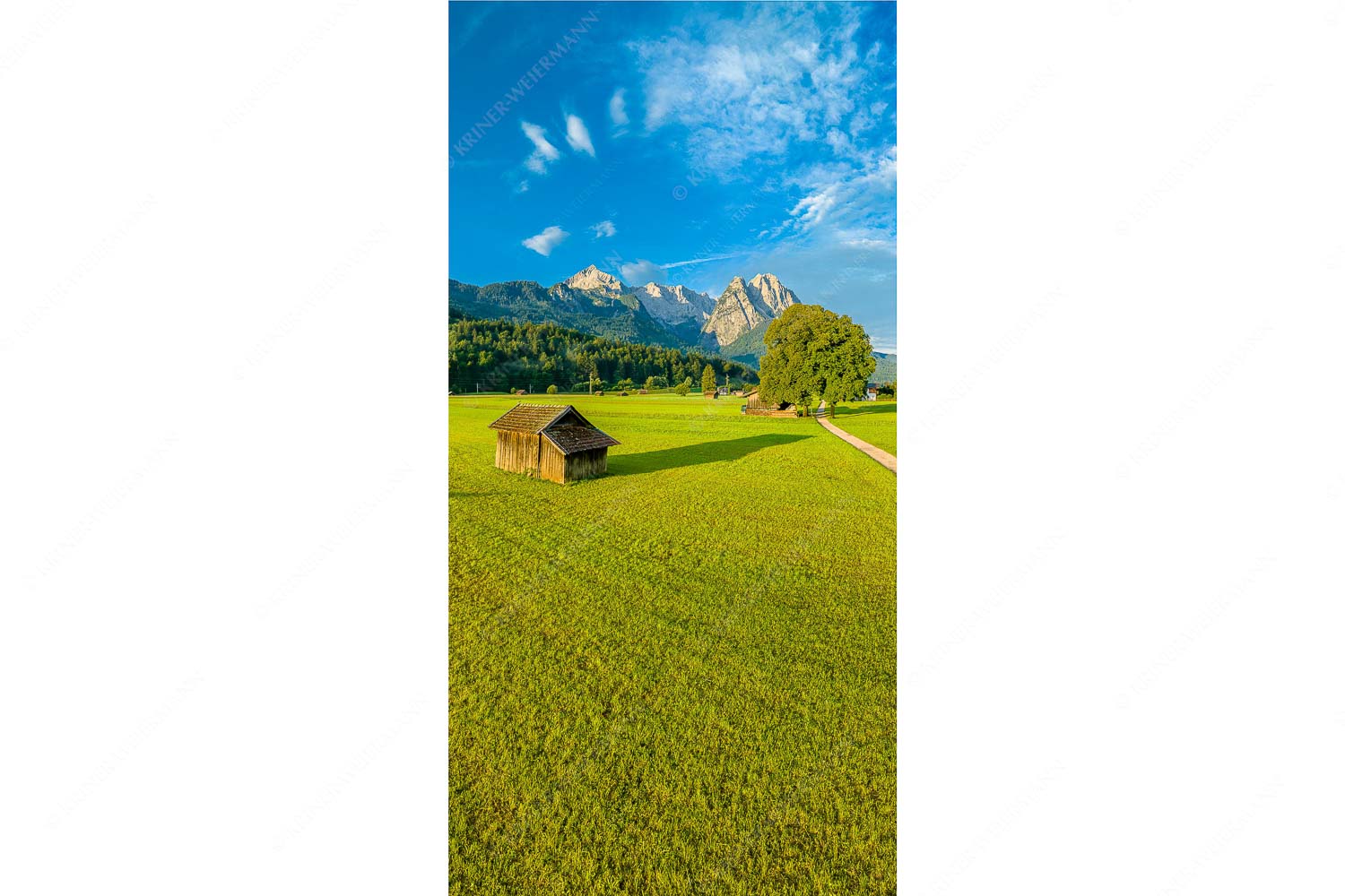 Blick zur Alpspitze und Waxenstein im Wetterstein bei Sonnenaufgang - Hammersbacherweg - Seitenverhältnis 1:2 - Alpspitze Jubiläumsgrat und Waxenstein - weitere Infos unter https://www.kriner-weiermann.de