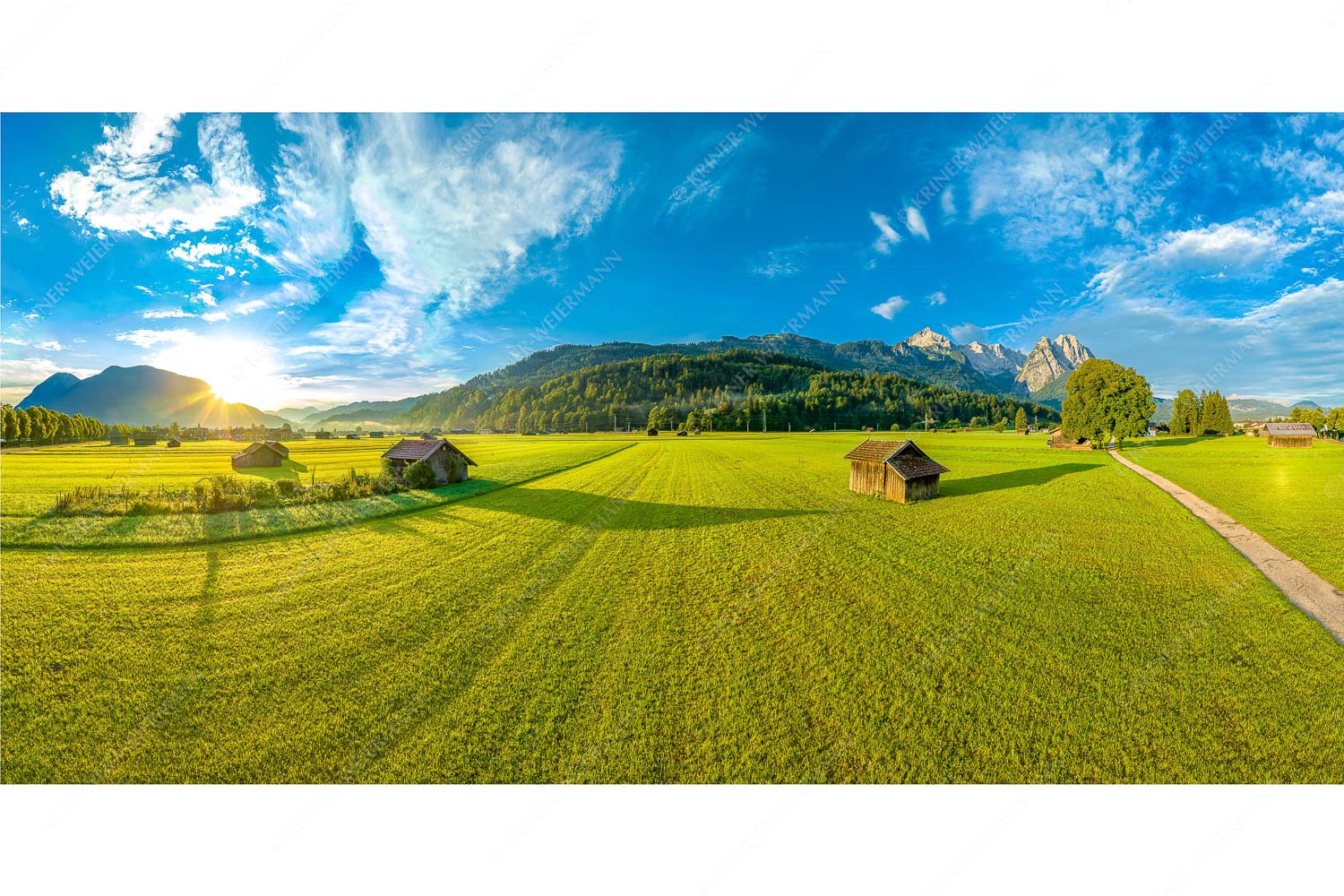 Hammersbacherweg – Seitenverhältnis 2:1 — Alpspitze Jubiläumsgrat und Waxenstein Blick zur Alpspitze und Waxenstein im Wetterstein bei Sonnenaufgang