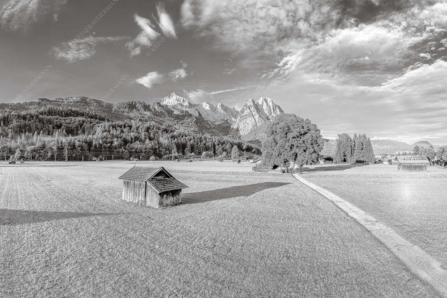Blick zur Alpspitze und Waxenstein im Wetterstein bei Sonnenaufgang