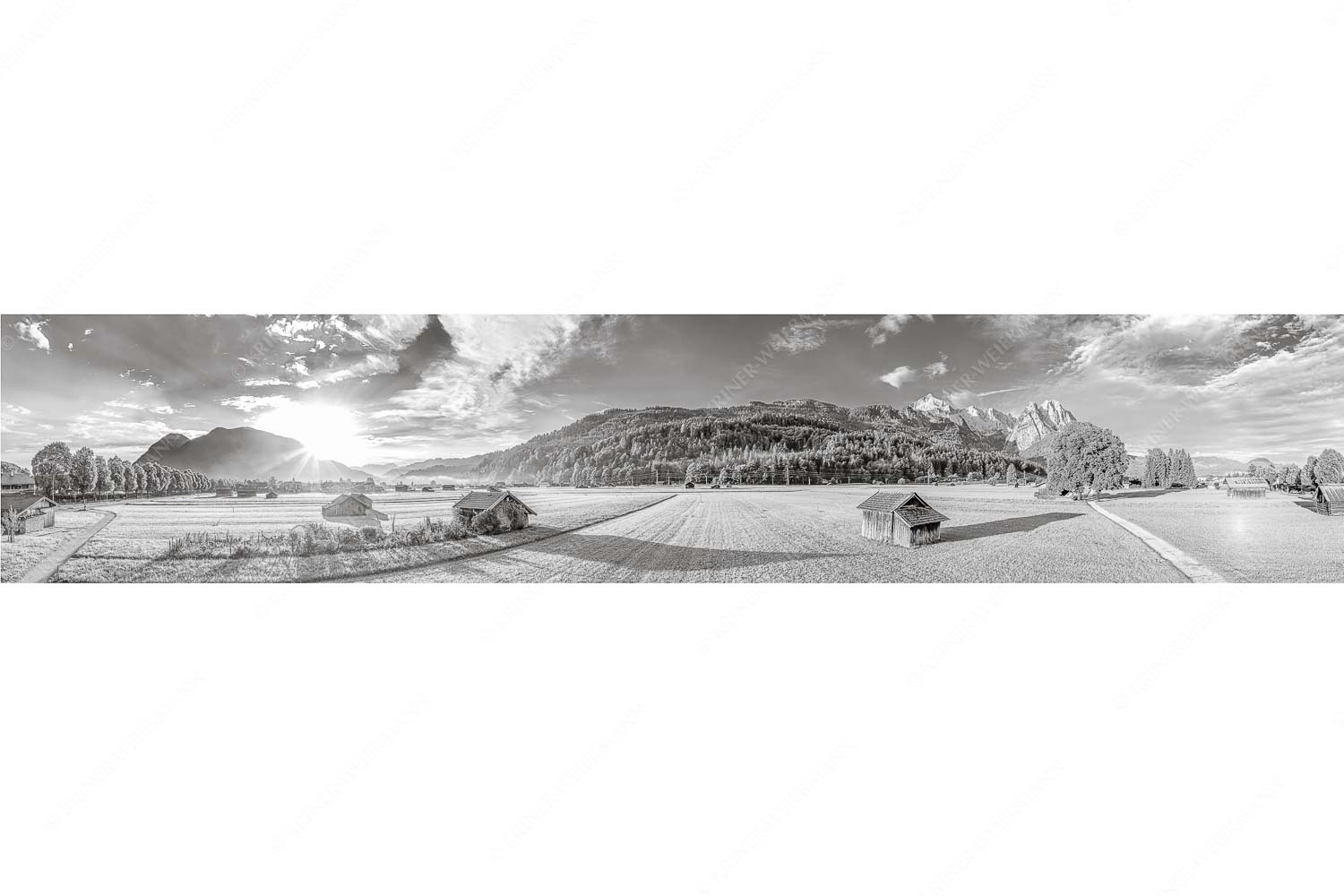 Hammersbacherweg – Seitenverhältnis 5:1 — Alpspitze Jubiläumsgrat und Waxenstein Blick zur Alpspitze und Waxenstein im Wetterstein bei Sonnenaufgang