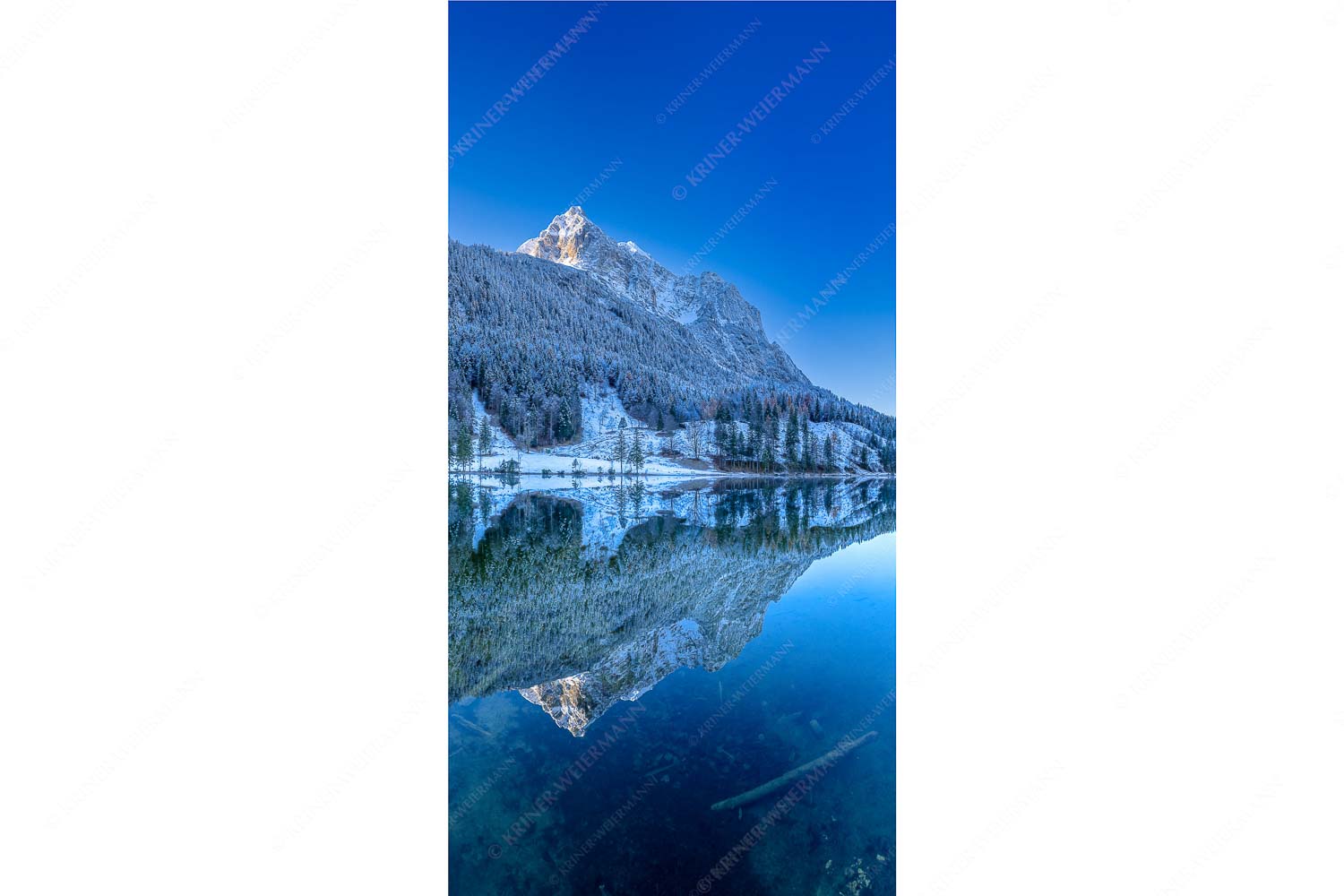 Harmonie der Elemente – Seitenverhältnis 1:2 — Ferchensee mit Wetterstein Herbstlicher Ferchensee mit erstem Schnee mit Blick zum Gamsanger und den Wettersteinspitzen