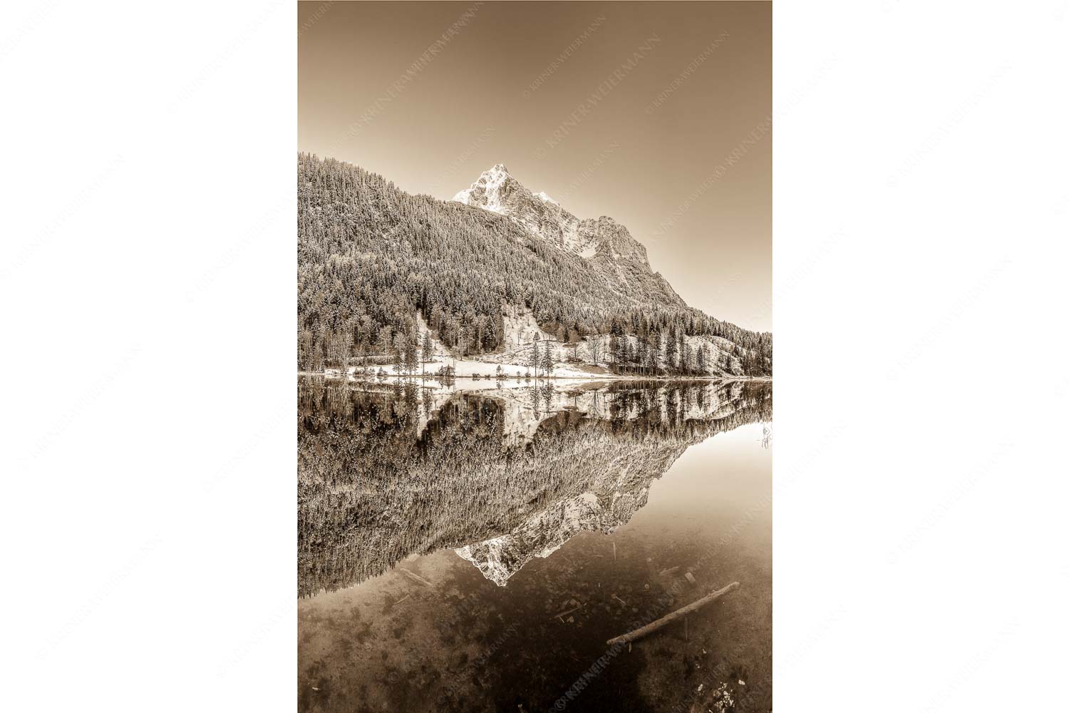 Harmonie der Elemente – Seitenverhältnis 2:3 — Ferchensee mit Wetterstein Herbstlicher Ferchensee mit erstem Schnee mit Blick zum Gamsanger und den Wettersteinspitzen