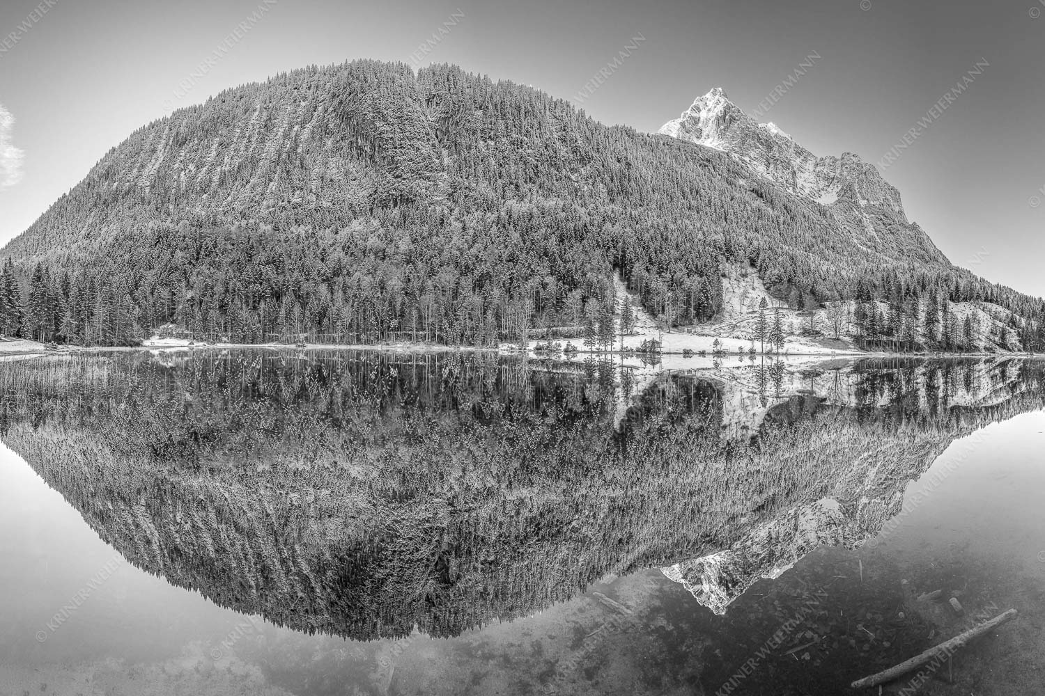 Harmonie der Elemente – Seitenverhältnis 3:2 — Ferchensee mit Wetterstein Herbstlicher Ferchensee mit erstem Schnee mit Blick zum Gamsanger und den Wettersteinspitzen