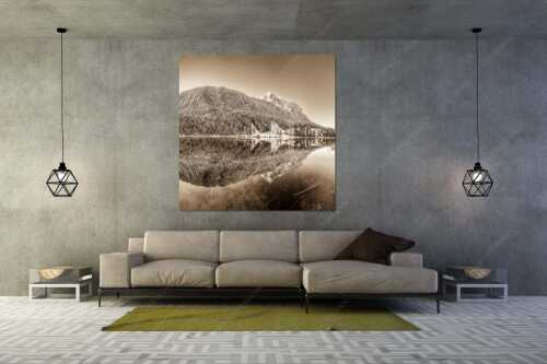 Herbstlicher Ferchensee mit erstem Schnee mit Blick zum Gamsanger und den Wettersteinspitzen - Harmonie der Elemente - Größe ca. 160x160cm, Seitenverhältnis 1:1 - Ferchensee mit Wetterstein - weitere Infos unter https://www.kriner-weiermann.de