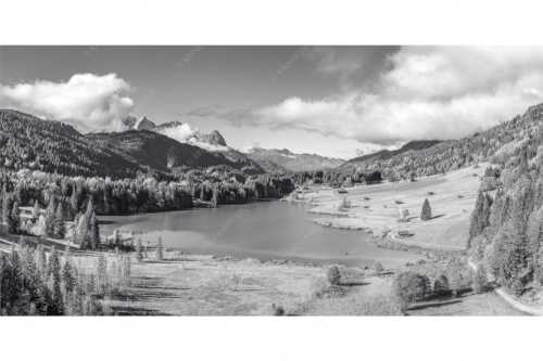 Blick über den Geroldsee zum Zugspitzmassiv mit Alpspitze, Zugspitze und Waxenstein - Heimatsee - Seitenverhältnis 2:1 - Geroldsee mit Wetterstein - weitere Infos unter https://www.kriner-weiermann.de