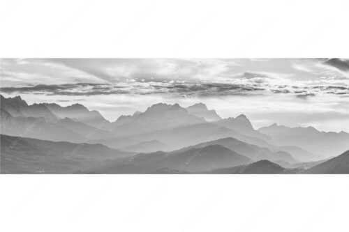 Traumhafte Abendstimmung in den unzähligen Gipfeln des Wetterstein- und Zugspitzmassivs - Heimatsilhouetten - Seitenverhältnis 3:1 - Abendlicht am Zugspitzmassiv - weitere Infos unter https://www.kriner-weiermann.de