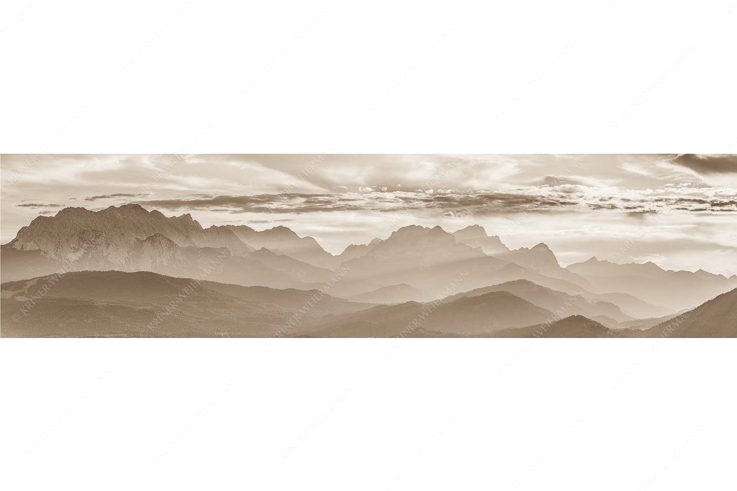 Heimatsilhouetten – Seitenverhältnis 4:1 — Abendlicht am Zugspitzmassiv Traumhafte Abendstimmung in den unzähligen Gipfeln des Wetterstein- und Zugspitzmassivs