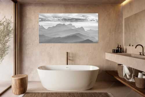 Traumhafte Abendstimmung in den unzähligen Gipfeln des Wetterstein- und Zugspitzmassivs - Heimatsilhouetten - Größe ca. 180x90cm, Seitenverhältnis 2:1 - Abendlicht am Zugspitzmassiv - weitere Infos unter https://www.kriner-weiermann.de