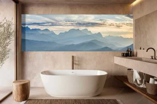 Traumhafte Abendstimmung in den unzähligen Gipfeln des Wetterstein- und Zugspitzmassivs - Heimatsilhouetten - Größe ca. 300x100cm, Seitenverhältnis 3:1 - Abendlicht am Zugspitzmassiv - weitere Infos unter https://www.kriner-weiermann.de