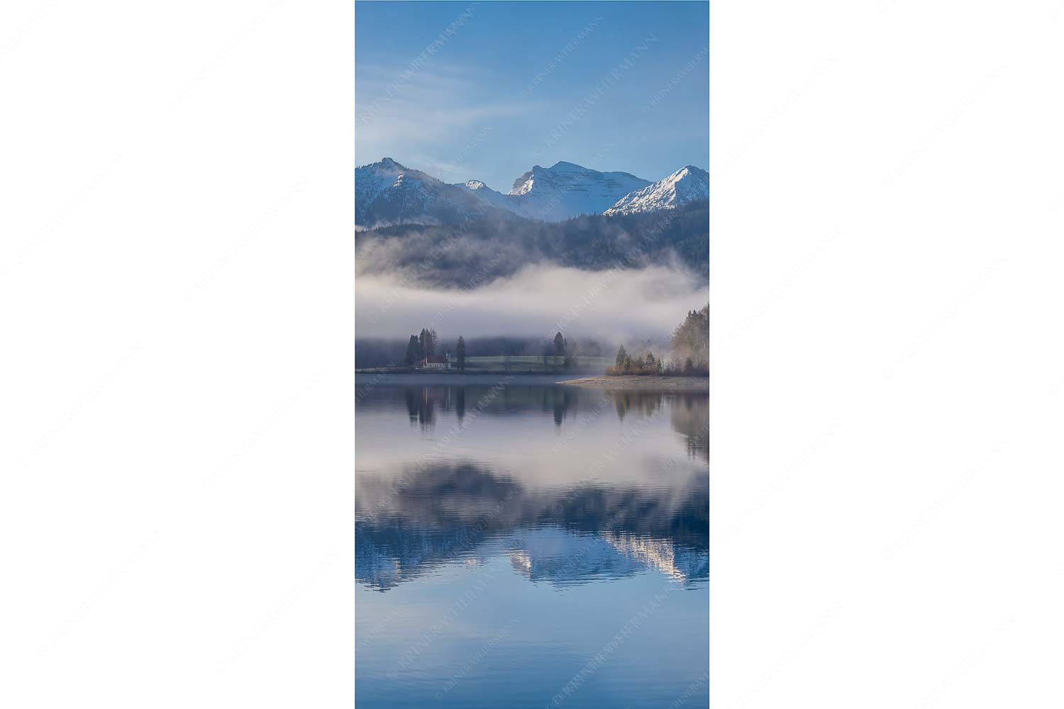 Heimatsymphonie – Seitenverhältnis 1:2 — Walchensee mit Soierngebirge Wie verzaubert liegt die Halbinsel Zwergern im Walchensee mit Soiernblick