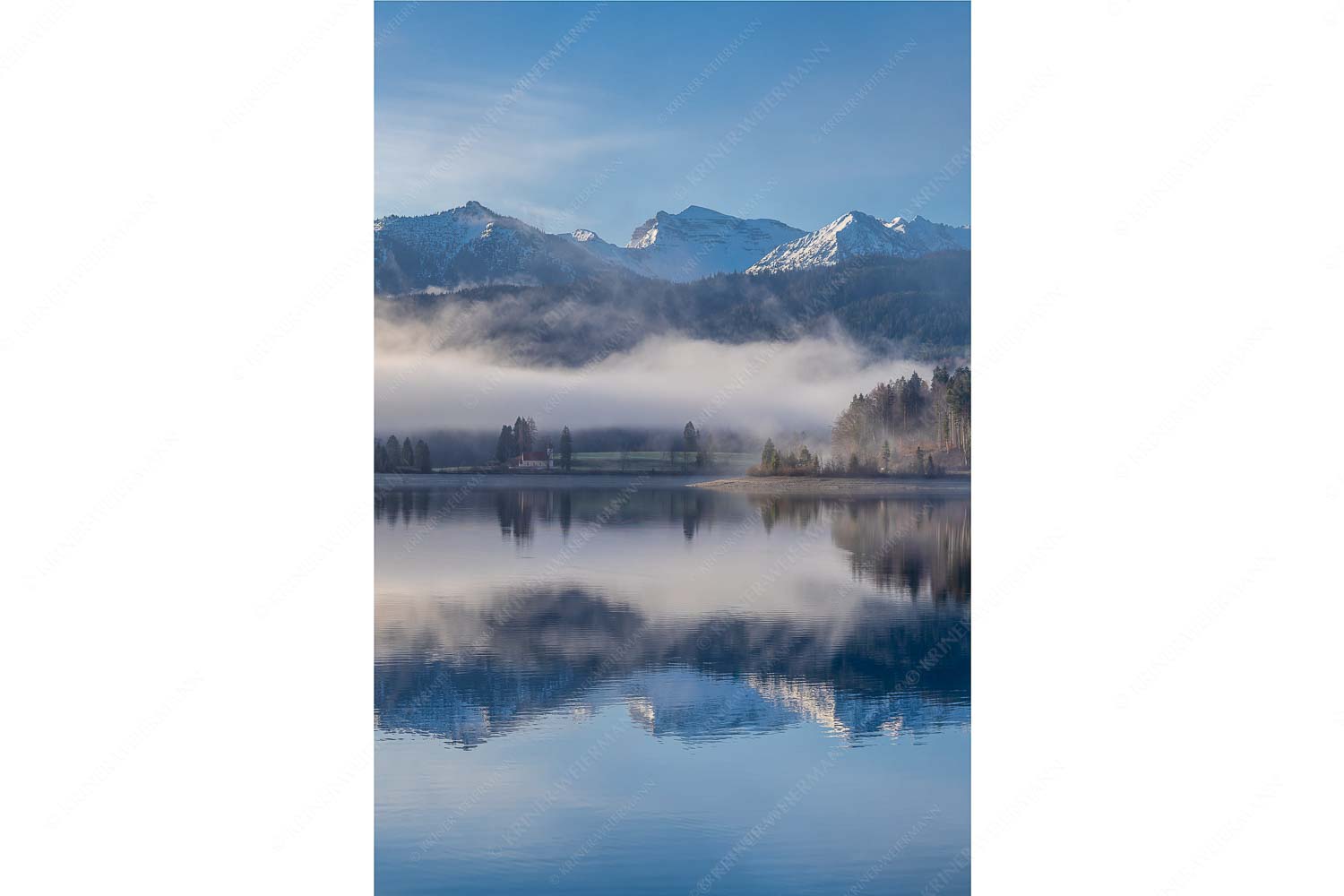Heimatsymphonie – Seitenverhältnis 2:3 — Walchensee mit Soierngebirge Wie verzaubert liegt die Halbinsel Zwergern im Walchensee mit Soiernblick