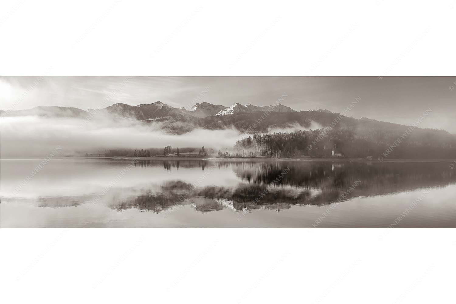 Heimatsymphonie – Seitenverhältnis 3:1 — Walchensee mit Soierngebirge Wie verzaubert liegt die Halbinsel Zwergern im Walchensee mit Soiernblick
