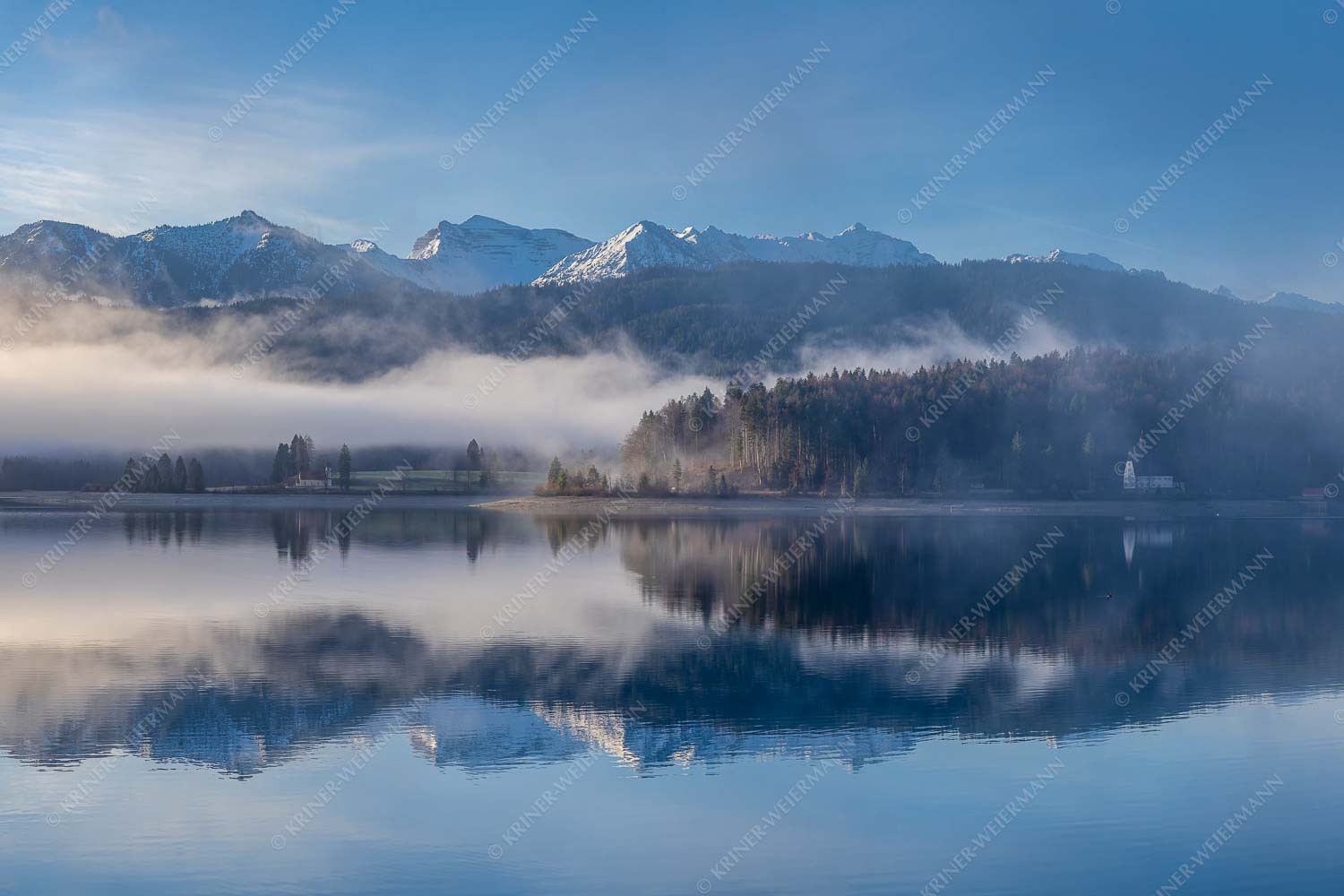 Heimatsymphonie – Seitenverhältnis 3:2 — Walchensee mit Soierngebirge Wie verzaubert liegt die Halbinsel Zwergern im Walchensee mit Soiernblick
