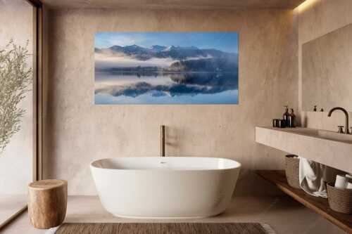 Wie verzaubert liegt die Halbinsel Zwergern im Walchensee mit Soiernblick - Heimatsymphonie - Größe ca. 180x90cm, Seitenverhältnis 2:1 - Walchensee mit Soierngebirge - weitere Infos unter https://www.kriner-weiermann.de