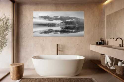 Wie verzaubert liegt die Halbinsel Zwergern im Walchensee mit Soiernblick - Heimatsymphonie - Größe ca. 180x90cm, Seitenverhältnis 2:1 - Walchensee mit Soierngebirge - weitere Infos unter https://www.kriner-weiermann.de