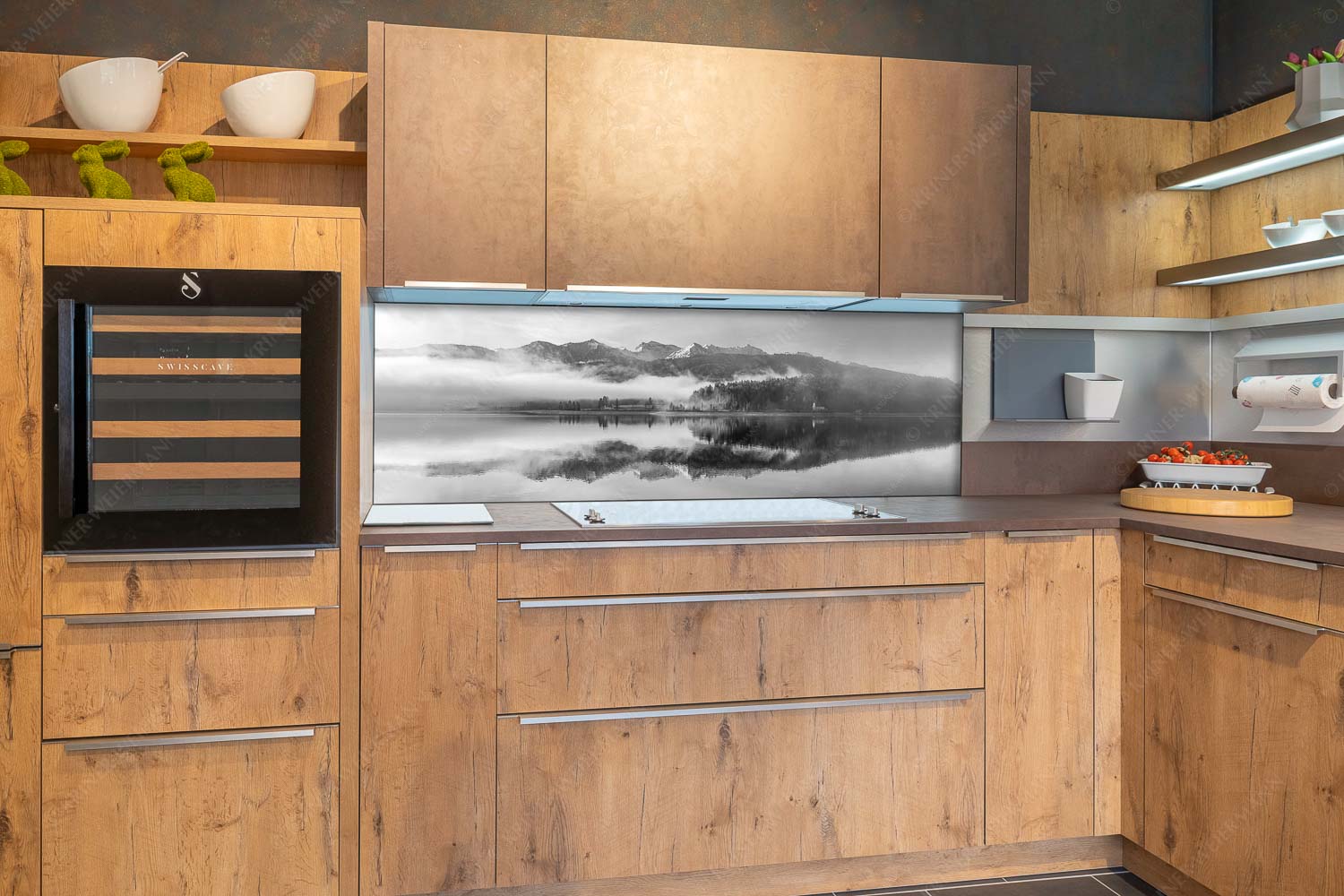 Heimatsymphonie – Größe ca. 180x60cm, Seitenverhältnis 3:1 — Walchensee mit Soierngebirge Wie verzaubert liegt die Halbinsel Zwergern im Walchensee mit Soiernblick - Heimatsymphonie - Größe ca. 180x60cm, Seitenverhältnis 3:1 - Walchensee mit Soierngebirge - weitere Infos unter https://www.kriner-weiermann.de