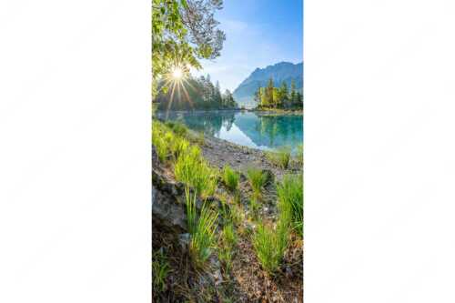 Blick über Eibsee zur Zugspitze im Wettersteingebirge - Heimliche Bucht - Seitenverhältnis 1:2 - Sonnenaufgang am Eibsee mit Zugspitze - weitere Infos unter https://www.kriner-weiermann.de