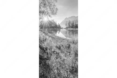 Blick über Eibsee zur Zugspitze im Wettersteingebirge - Heimliche Bucht - Seitenverhältnis 1:2 - Sonnenaufgang am Eibsee mit Zugspitze - weitere Infos unter https://www.kriner-weiermann.de