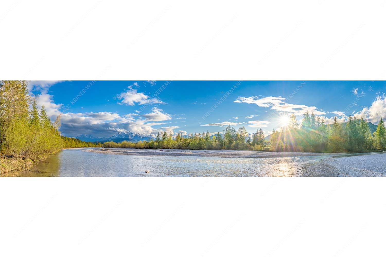 Blick über Isar zum Wetterstein und den Arnspitzen bei Sonnenuntergang - Heimliches Wahrzeichen II - Seitenverhältnis 4:1 - Isar bei Wallgau mit Arnspitzen - weitere Infos unter https://www.kriner-weiermann.de