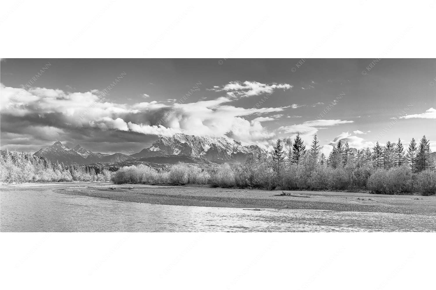 Blick über die Isar bei Wallgau zum Wettersteingebirge und den Arnspitzen - Heimliches Wahrzeichen III - Seitenverhältnis 2,5:1 - Isar mit Arnspitzen - weitere Infos unter https://www.kriner-weiermann.de