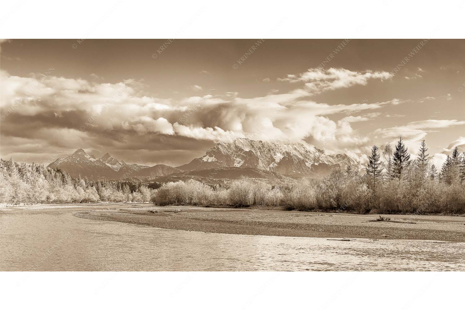 Blick über die Isar bei Wallgau zum Wettersteingebirge und den Arnspitzen - Heimliches Wahrzeichen III - Seitenverhältnis 2:1 - Isar mit Arnspitzen - weitere Infos unter https://www.kriner-weiermann.de