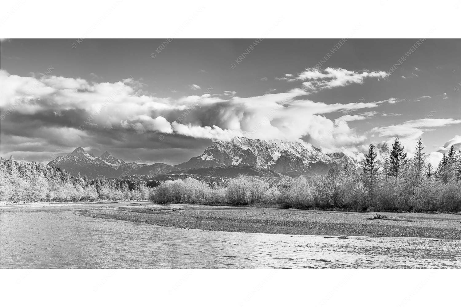 Blick über die Isar bei Wallgau zum Wettersteingebirge und den Arnspitzen - Heimliches Wahrzeichen III - Seitenverhältnis 2:1 - Isar mit Arnspitzen - weitere Infos unter https://www.kriner-weiermann.de