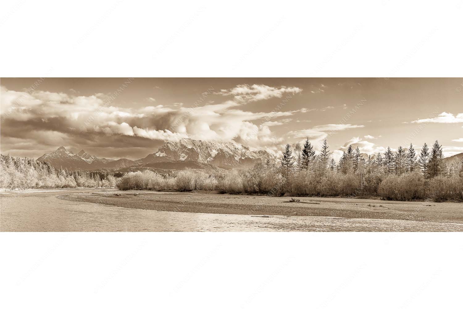 Blick über die Isar bei Wallgau zum Wettersteingebirge und den Arnspitzen - Heimliches Wahrzeichen III - Seitenverhältnis 3:1 - Isar mit Arnspitzen - weitere Infos unter https://www.kriner-weiermann.de