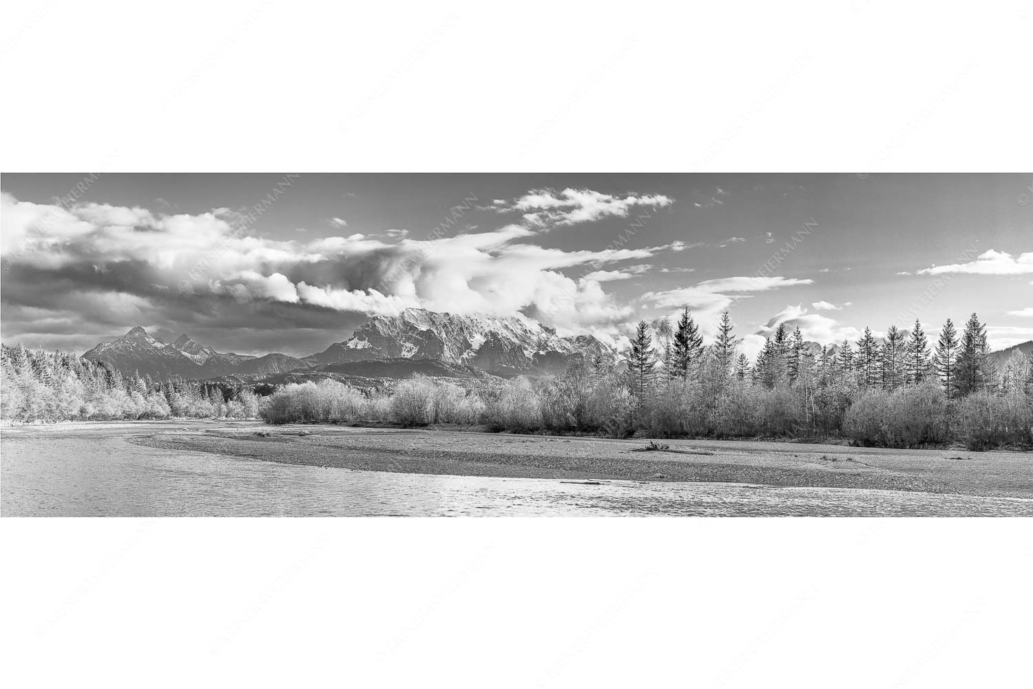 Blick über die Isar bei Wallgau zum Wettersteingebirge und den Arnspitzen - Heimliches Wahrzeichen III - Seitenverhältnis 3:1 - Isar mit Arnspitzen - weitere Infos unter https://www.kriner-weiermann.de