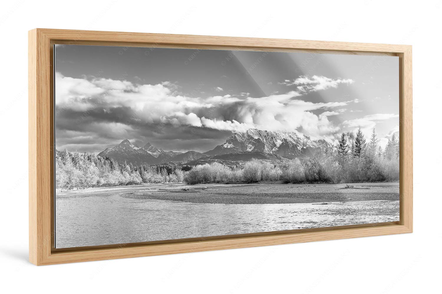 Heimliches Wahrzeichen III – Foto im Schattenfugen-Rahmen — Isar mit Arnspitzen Blick über die Isar bei Wallgau zum Wettersteingebirge und den Arnspitzen - Heimliches Wahrzeichen III - Foto im Schattenfugen-Rahmen - Isar mit Arnspitzen - weitere Infos unter https://www.kriner-weiermann.de
