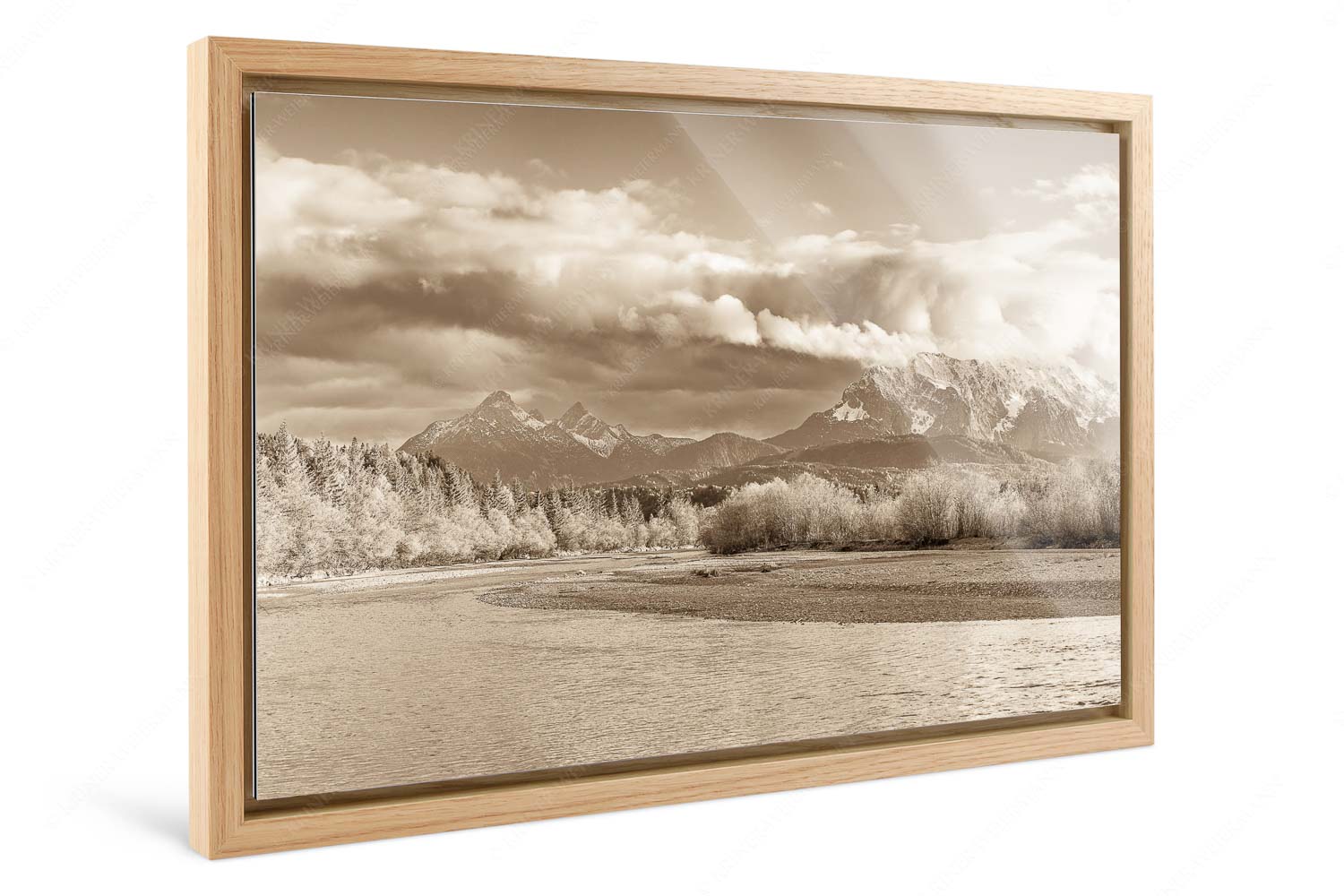 Heimliches Wahrzeichen III – Foto im Schattenfugen-Rahmen — Isar mit Arnspitzen Blick über die Isar bei Wallgau zum Wettersteingebirge und den Arnspitzen - Heimliches Wahrzeichen III - Foto im Schattenfugen-Rahmen - Isar mit Arnspitzen - weitere Infos unter https://www.kriner-weiermann.de