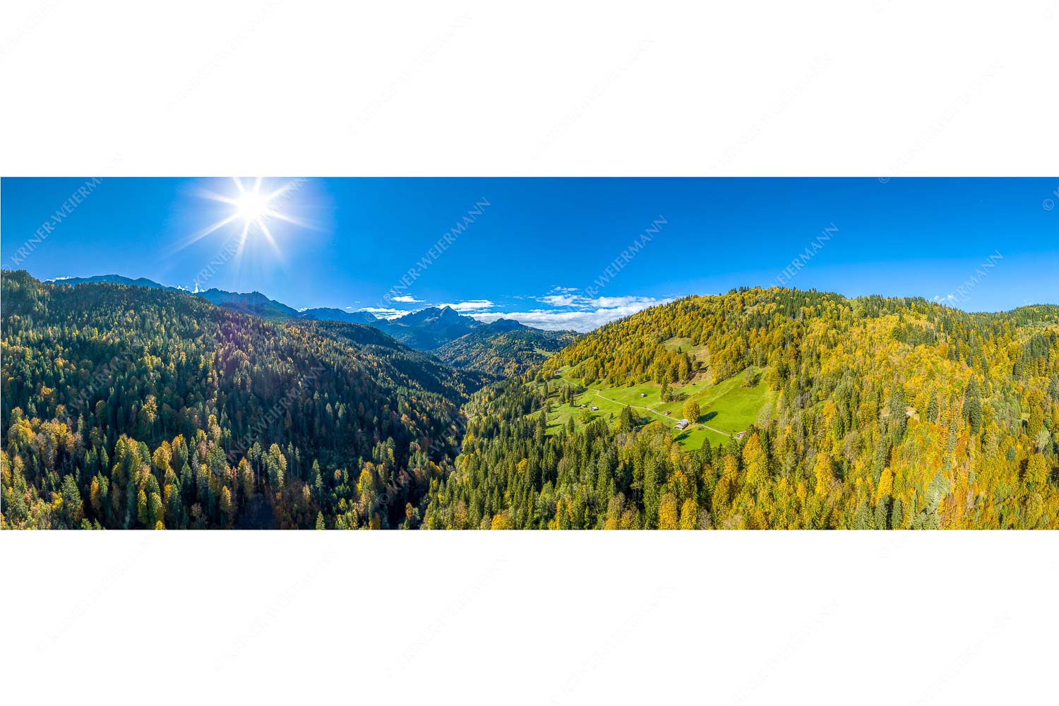 Herbstliches Hintergraseck – Seitenverhältnis 3:1 — Alpspitze im Wetterstein Blick über Hintergraseck zur Alpspitze und Wettersteingebirge