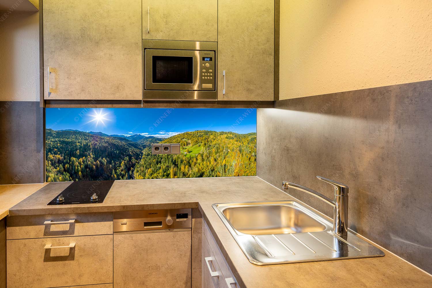 Blick über Hintergraseck zur Alpspitze und Wettersteingebirge - Herbstliches Hintergraseck - Größe ca. 150x60cm, Seitenverhältnis 2,5:1 - Alpspitze im Wetterstein - weitere Infos unter https://www.kriner-weiermann.de