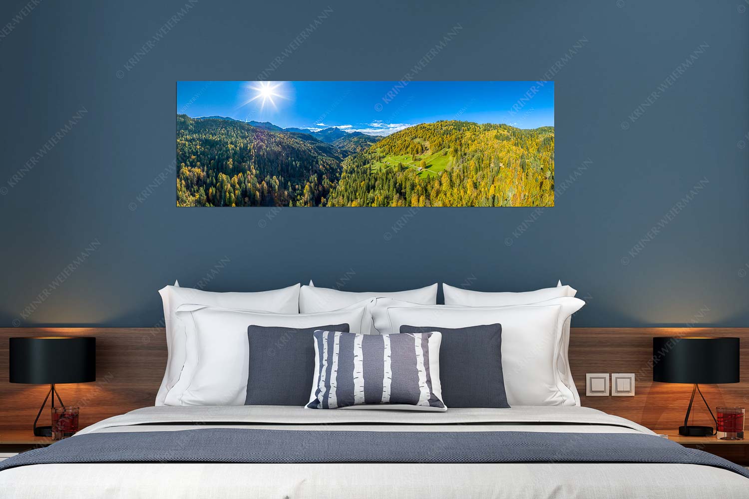Herbstliches Hintergraseck – Größe ca. 180x60cm, Seitenverhältnis 3:1 — Alpspitze im Wetterstein Blick über Hintergraseck zur Alpspitze und Wettersteingebirge - Herbstliches Hintergraseck - Größe ca. 180x60cm, Seitenverhältnis 3:1 - Alpspitze im Wetterstein - weitere Infos unter https://www.kriner-weiermann.de