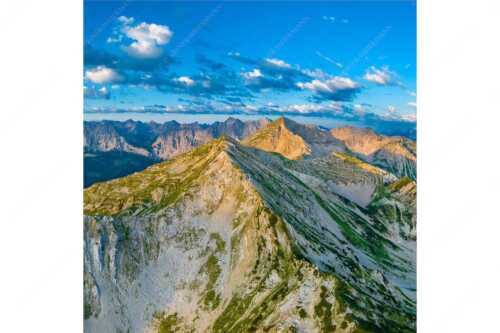 Blick über Krapfenkarspitze zur Soiernspitze im Soierngebirge - Hinterm Krapfenkar - Seitenverhältnis 1:1 - Soiernspitze und Karwendel - weitere Infos unter https://www.kriner-weiermann.de