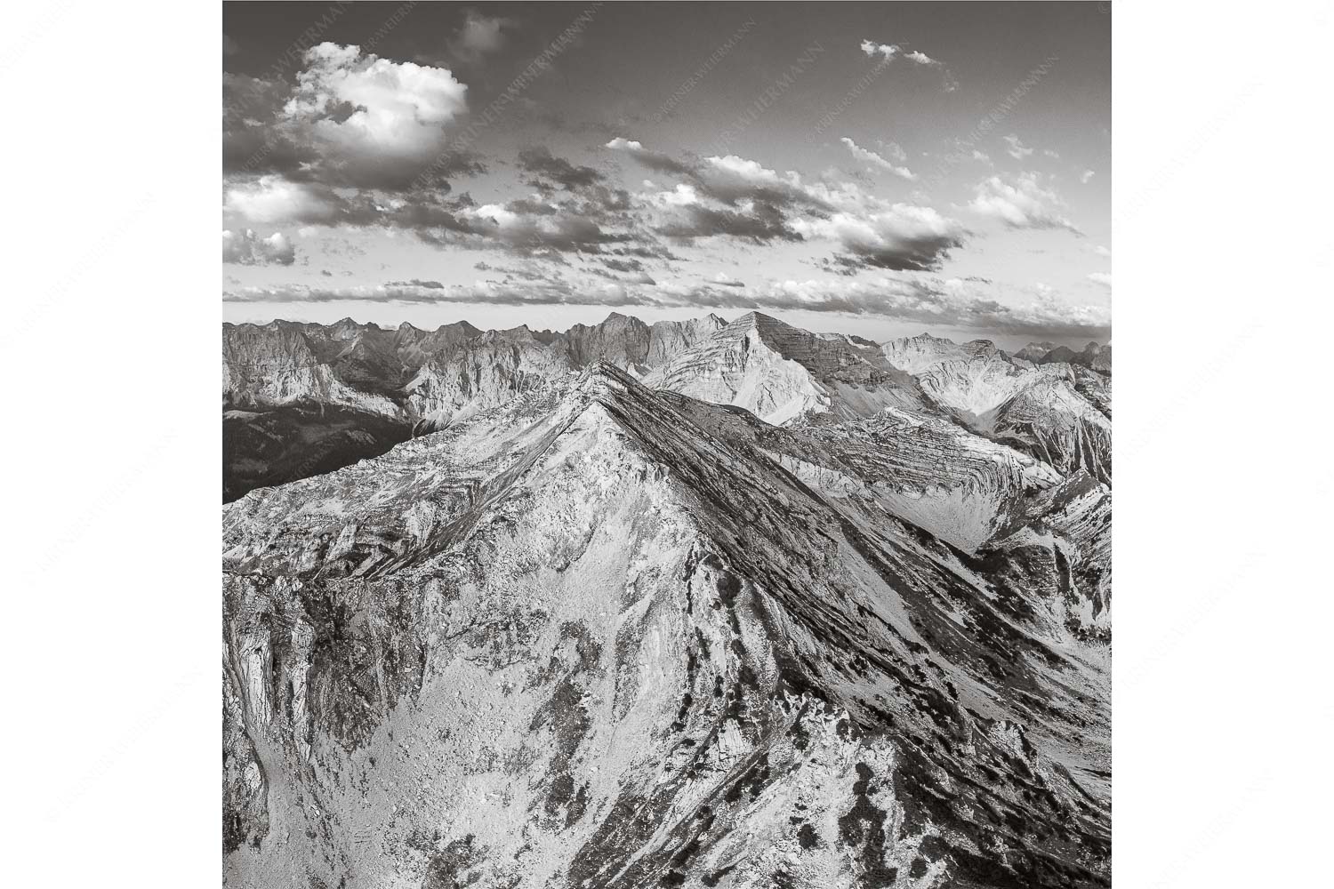 Hinterm Krapfenkar – Seitenverhältnis 1:1 — Soiernspitze und Karwendel Blick über Krapfenkarspitze zur Soiernspitze im Soierngebirge