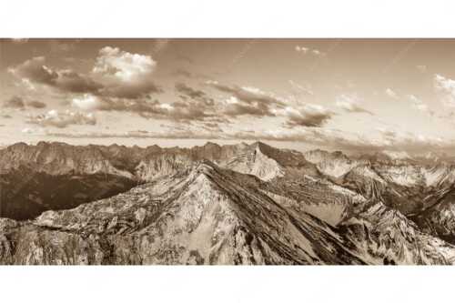 Blick über Krapfenkarspitze zur Soiernspitze im Soierngebirge - Hinterm Krapfenkar - Seitenverhältnis 2:1 - Soiernspitze und Karwendel - weitere Infos unter https://www.kriner-weiermann.de