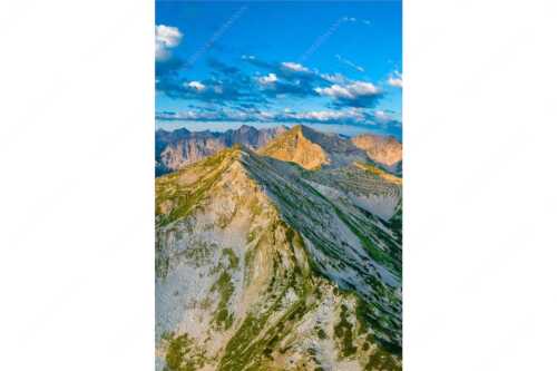 Blick über Krapfenkarspitze zur Soiernspitze im Soierngebirge - Hinterm Krapfenkar - Seitenverhältnis 2:3 - Soiernspitze und Karwendel - weitere Infos unter https://www.kriner-weiermann.de