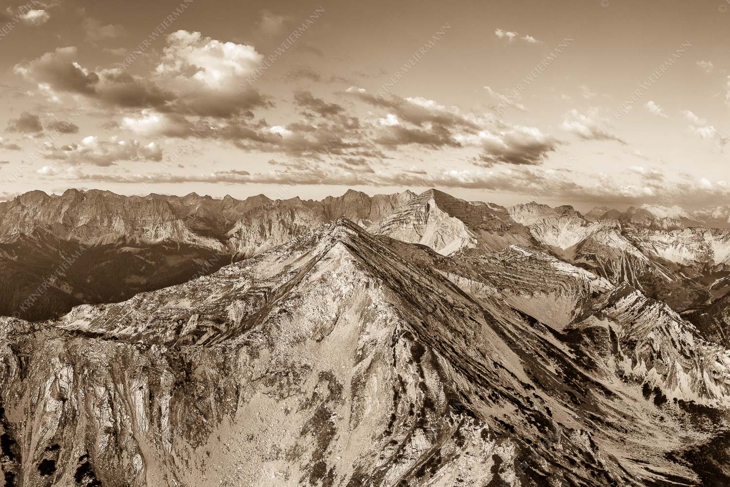 Hinterm Krapfenkar – Seitenverhältnis 3:2 — Soiernspitze und Karwendel Blick über Krapfenkarspitze zur Soiernspitze im Soierngebirge