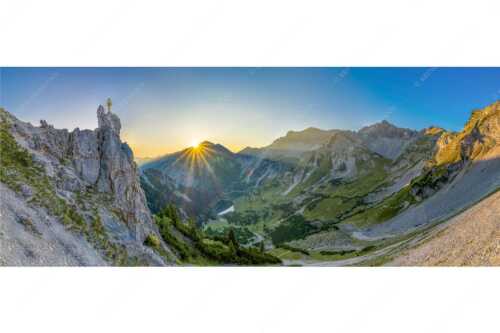 Spitzenerlebnis beim Sonnenaufgang im Soierngebirge - Ich sehe was du nicht siehst - Seitenverhältnis 2,5:1 - Klettern im Karwendel - weitere Infos unter https://www.kriner-weiermann.de