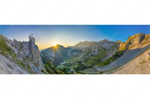 Spitzenerlebnis beim Sonnenaufgang im Soierngebirge - Ich sehe was du nicht siehst - Seitenverhältnis 3:1 - Klettern im Karwendel - weitere Infos unter https://www.kriner-weiermann.de