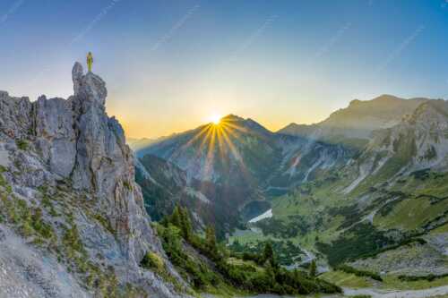 Spitzenerlebnis beim Sonnenaufgang im Soierngebirge - Ich sehe was du nicht siehst - Seitenverhältnis 3:2 - Klettern im Karwendel - weitere Infos unter https://www.kriner-weiermann.de