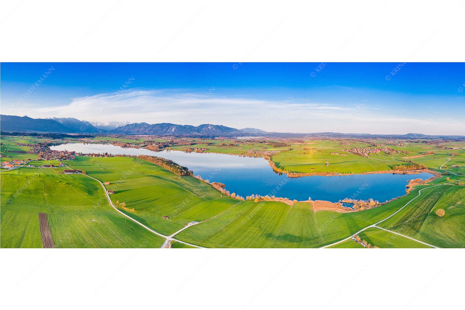 Blick über den Riegsee ins Werdenfelser Land - Im Blauen Land - Seitenverhältnis 2,5:1 - Riegsee - weitere Infos unter https://www.kriner-weiermann.de